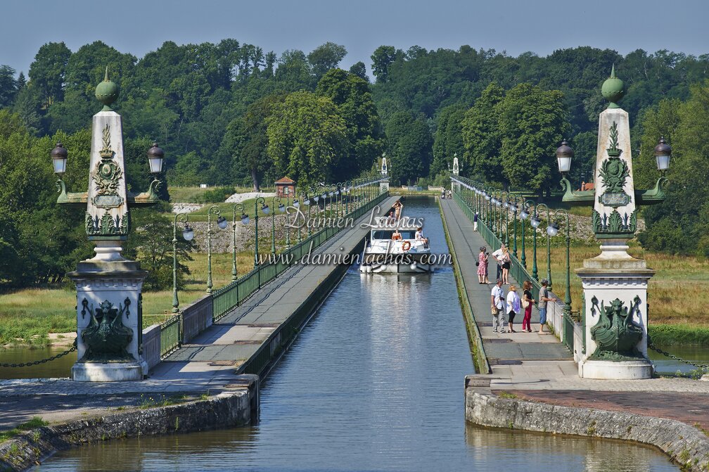 dt_bourgogne_centre_juillet2014_briare_pont_canal_022.jpg