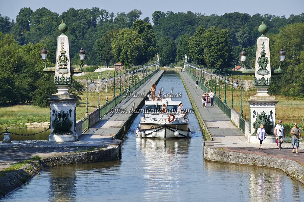 dt_bourgogne_centre_juillet2014_briare_pont_canal_025.jpg