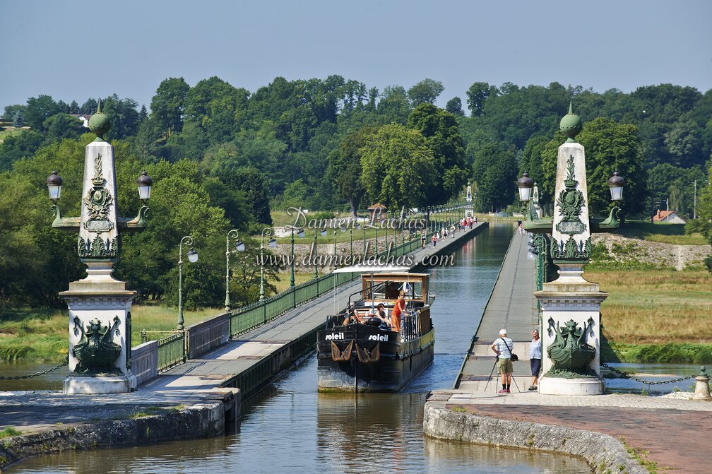 dt_bourgogne_centre_juillet2014_briare_pont_canal_052.jpg