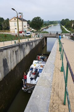 dt bourgogne centre juillet2014 guetin pont canal 002
