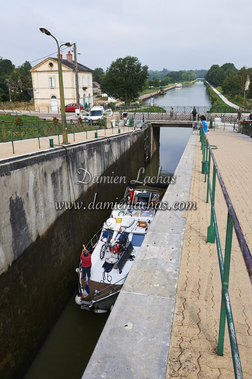 dt_bourgogne_centre_juillet2014_guetin_pont_canal_002.jpg