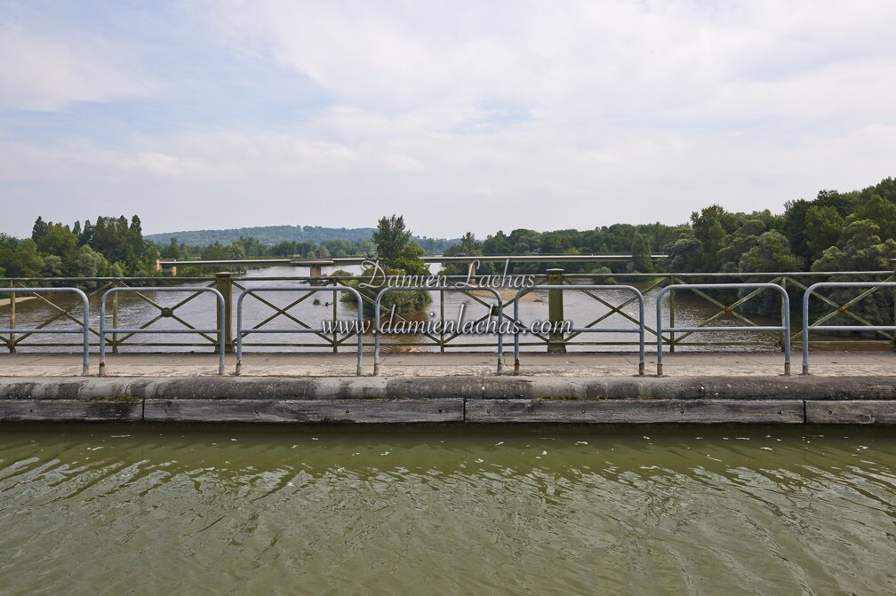 dt_bourgogne_centre_juillet2014_guetin_pont_canal_032.jpg