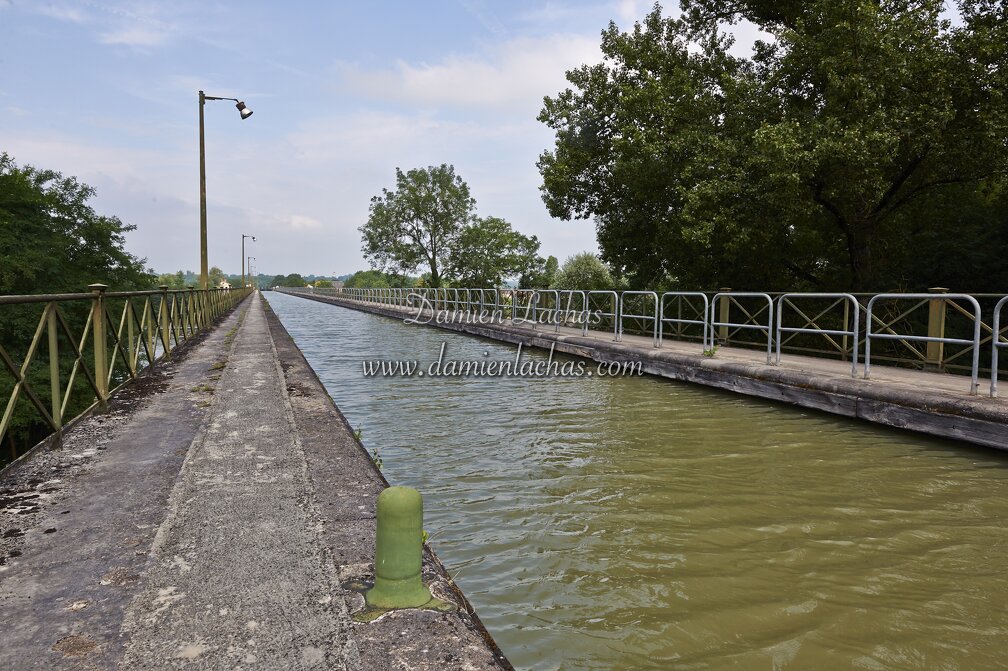 dt_bourgogne_centre_juillet2014_guetin_pont_canal_033.jpg