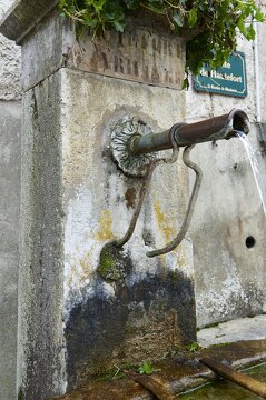 pays voironnais patrimoine public st-nicolas-macherin fontaine statue 011